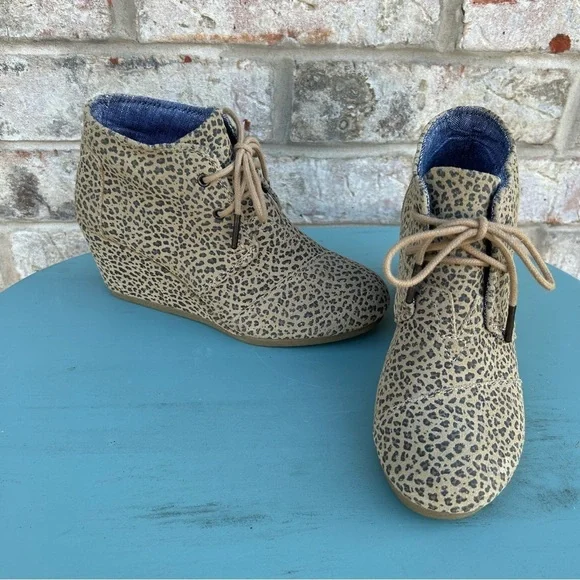 TOMS Leopard Print Wedge Booties Size 5