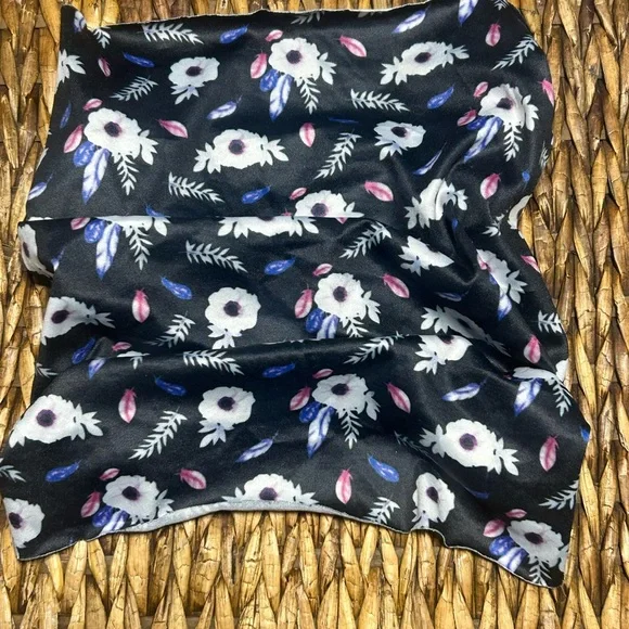 🔴2/$10 Floral Black Gator / face mask