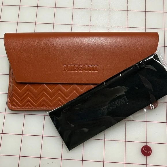 MISSONI NWT Chevron Embossed Flap Front Vegan Leather Eyeglass Case with Cloth