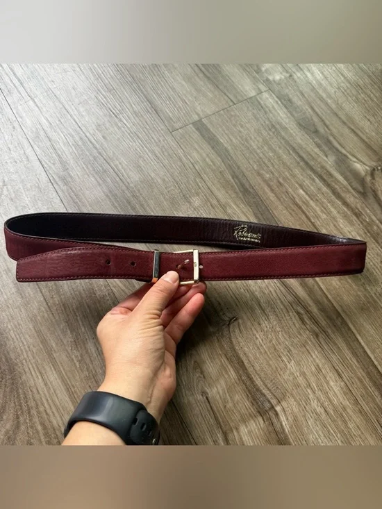 Vtg Robinsons suede red belt