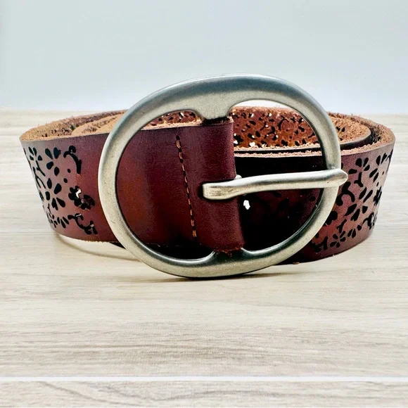 VTG Brown Leather Floral Laser Cut Filigree Boho Western Y2K Belt | Size 31-37