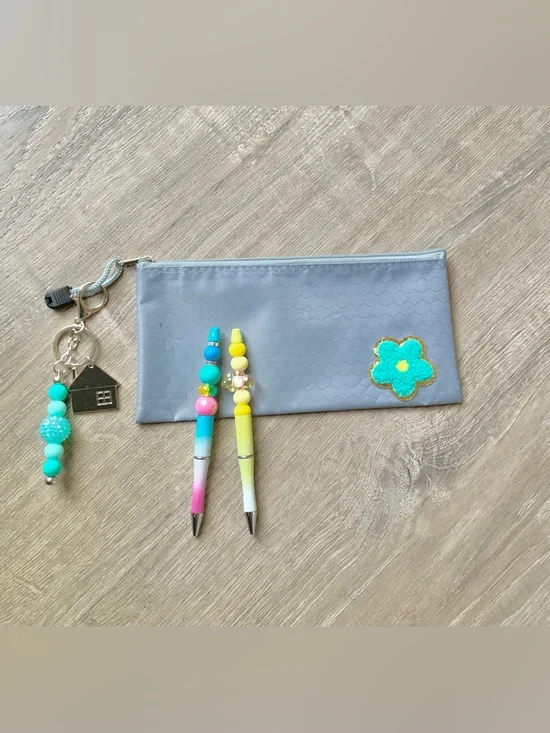 NEW📚 Homemade Crafted Beaded Pens & Bag Charm w/ Pouch Set OS