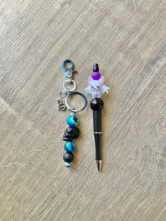 NEW📚 Homemade Crafted Beaded Pen & Bag Charm Set OS
