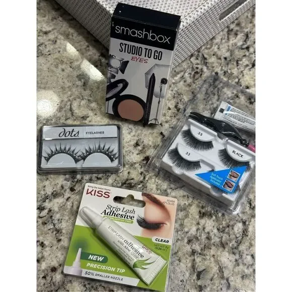 Smash box shadow set with bonus false eyelashes