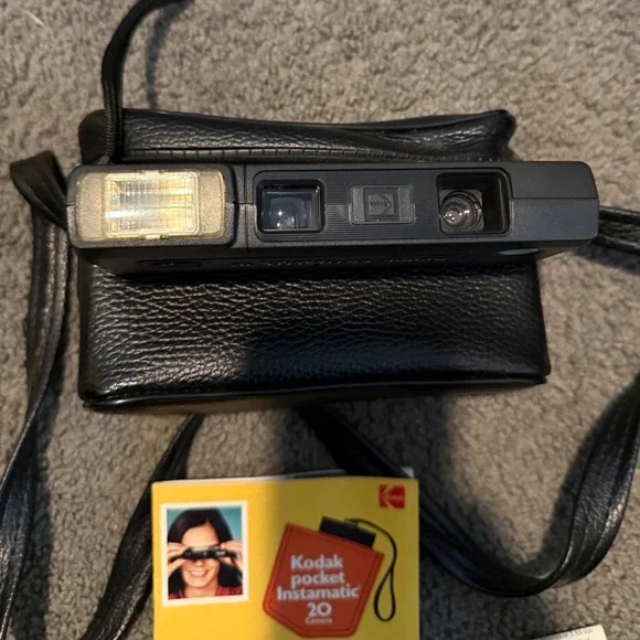 Kodak Ektralite 10 Pocket Camera 110 Film Vintage‎ Black with Case and Manual