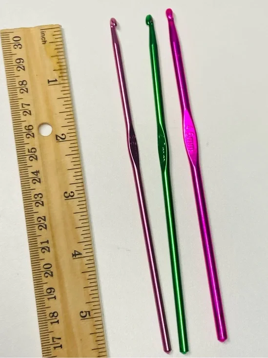 Set of 3 Metallic Crochet Hooks - Pink 3.5mm, Green 4.0mm, Hot Pink 4.5mm