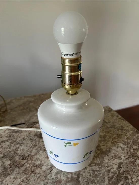 Vintage White Ceramic Floral Accent Table Lamp no shade made in Taiwan.