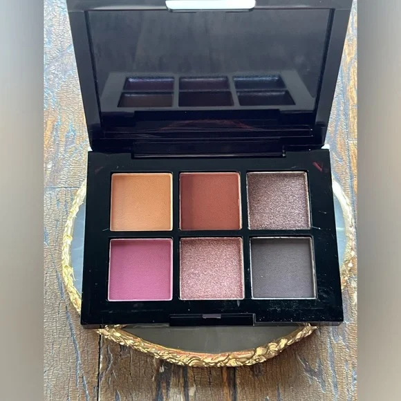 Beauty Vaulte Eyeshadow Regal Brand New Unused