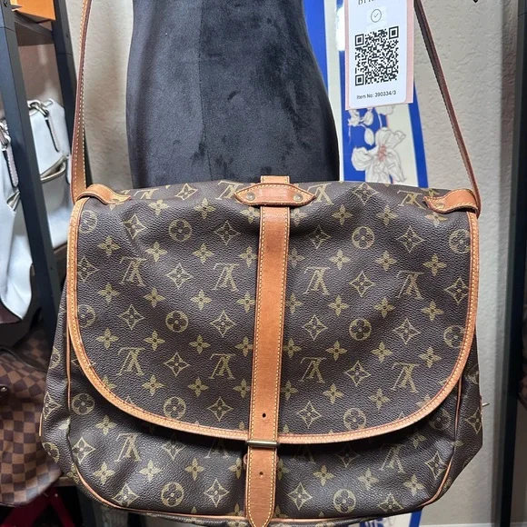 Authentic Louis Vuitton Samaur 35 Monogram Messenger Bag