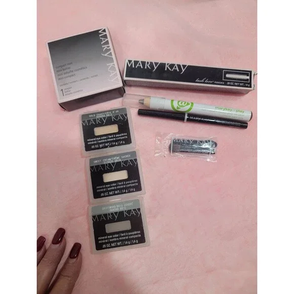 NEW Discontinued Mary Kay 8 Piece Makeup Bundle