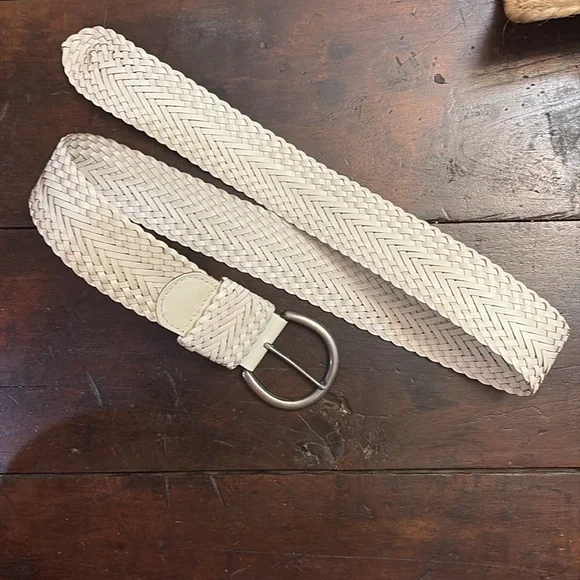 White Braided Women’s Wide Belt- Excellent Used Condition- Size L