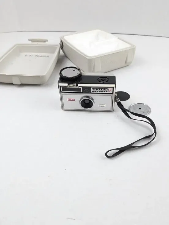 Kodak Instamatic 104 126 Film Camera w Case Vintage Untested Retro Photo