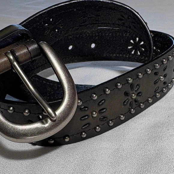 Elegant Vintage Black Leather Belt with Silver Buckle - Size M
