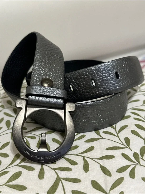 Salvatore Ferragamo Unisex Metallic Gray Leather Belt with Signature Ring Buckle