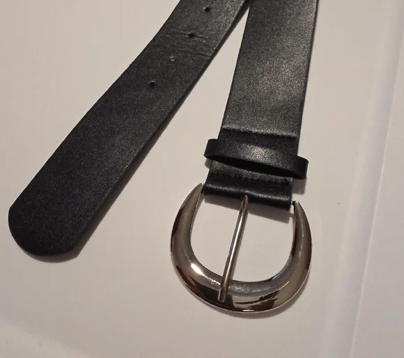MEASUREMENTS waist 24
