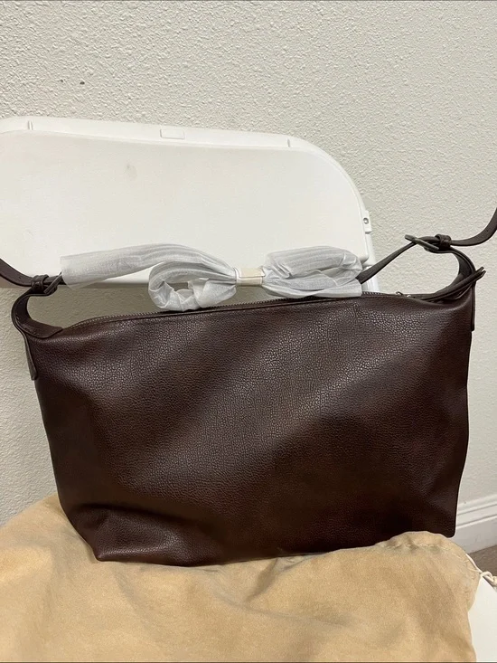 Classic Woman‘s Chocolate Brown Leather Shoulder Bag