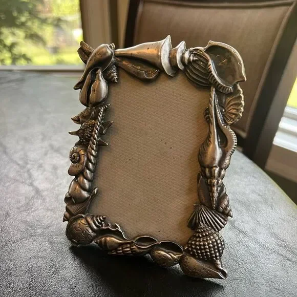 Metal Shell Picture Frame