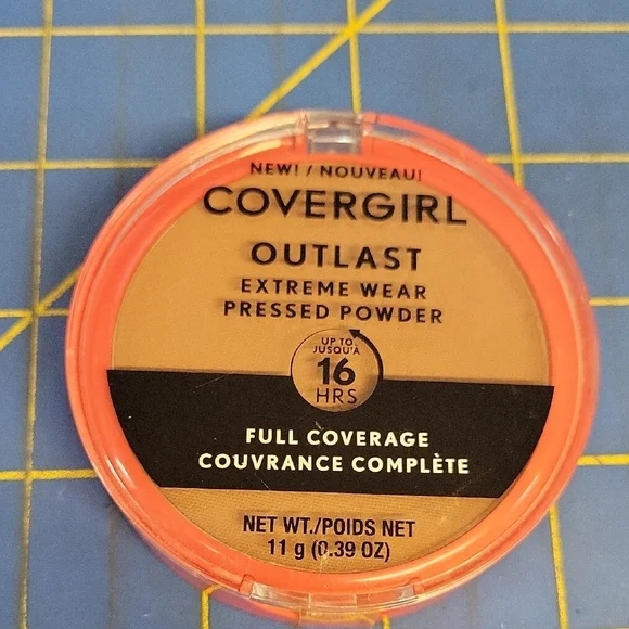 CoverGirl Outlast Extreme Wear 11g  Pressed Powder - 880 Cappuccino