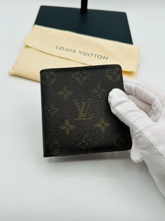 Louis Vuitton Bi Fold Monogram Wallet