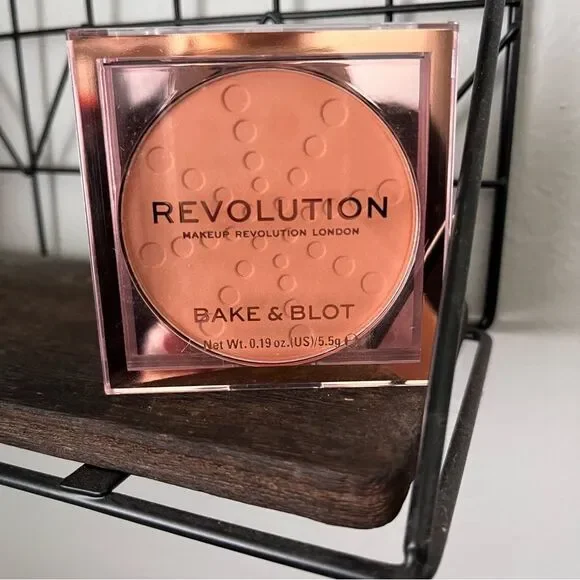Revolution Bake & Blot Compact Powder Pressed Powder Peach