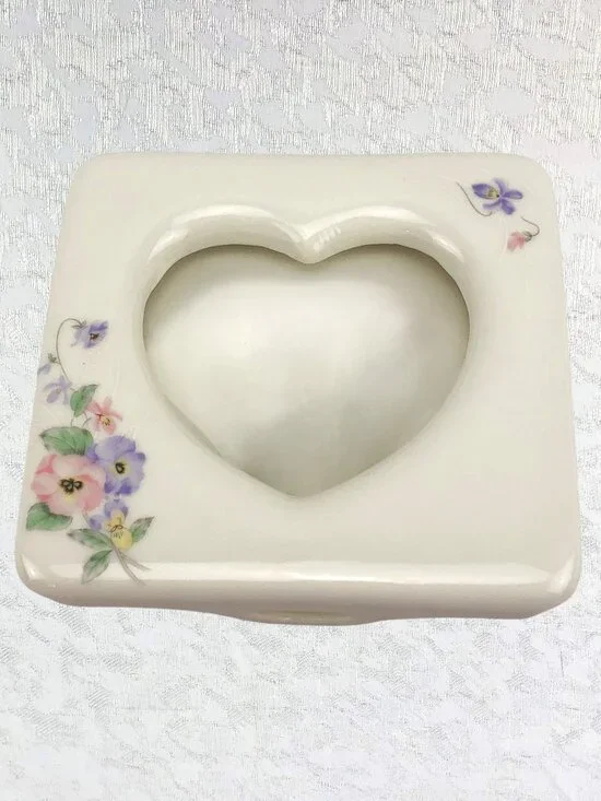 Russ Berrie Vintage Heart Porcelain Picture Frame with Floral Accents Japan 4.5”