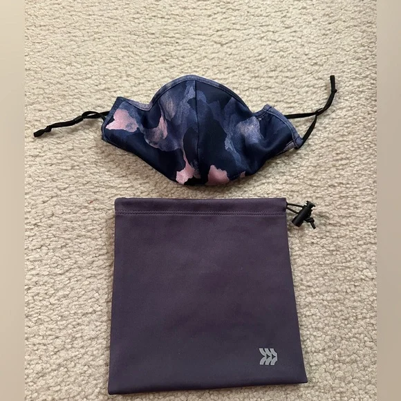All in Motion Pattern Face Mask with Pouch