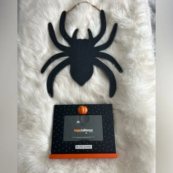 Halloween picture frame and spider decoration