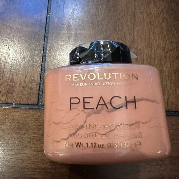 Makeup Revolution Luxury Baking Powder-Peach