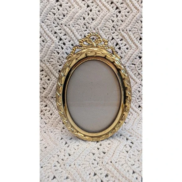 Vintage Gold Tone Oval Picture Frame Bow Topper Laurel Wreath 5x7 Tabletop Wall
