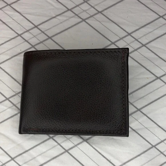 NWOT Artesanos en piel wallet