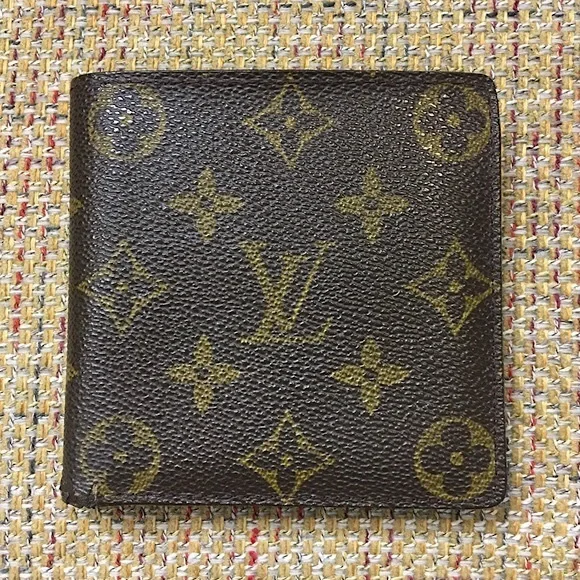 LOUIS VUITTON LV Monogramed Bifold Wallet CA0092 COMES WITH: LV Dust Bag