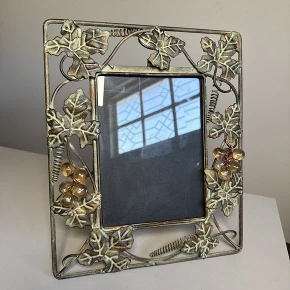 Vintage Verde Green Metal Ivy Leaf Grapes Photo Frame Fits 7.5
