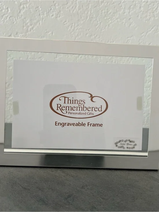 NEW‎ Things Remembered Silver Color Brass Engraveable Stand Up Picture Frame 4x6