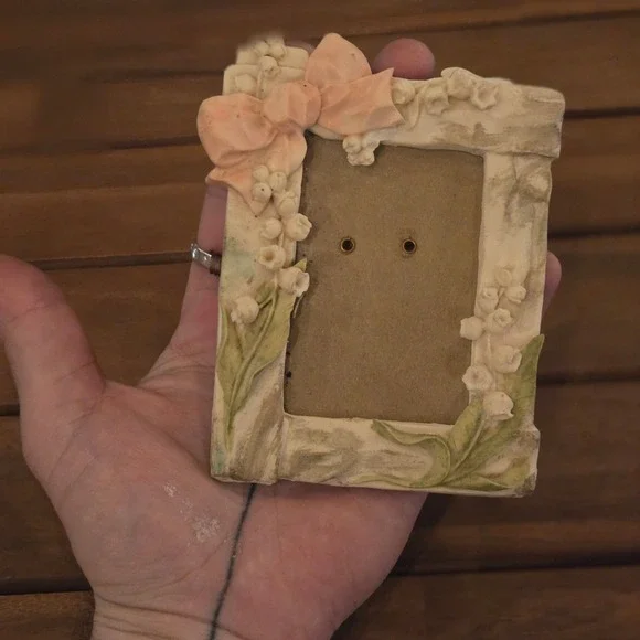 VTG Floral Picture Frame Unbranded Mini Lily Of The Valley Pink Bow‎ Resin Art