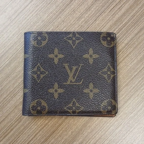 LOUIS VUITTON Folding Wallet