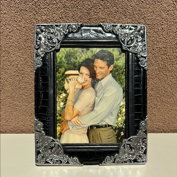 RARE Brighton Elegant Black Leather Silver Photo Frame 8”x10” -holds 5”x7” photo