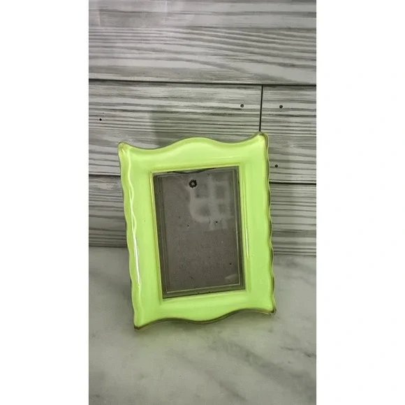 Yellow Retro Glow-in-the-Dark Picture Frame 2x3 | Curved