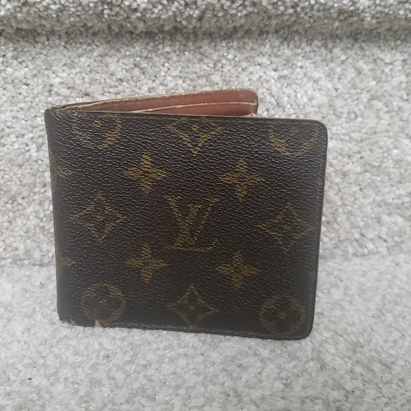 Louis Vuitton Monogram bifold wallet Authentic