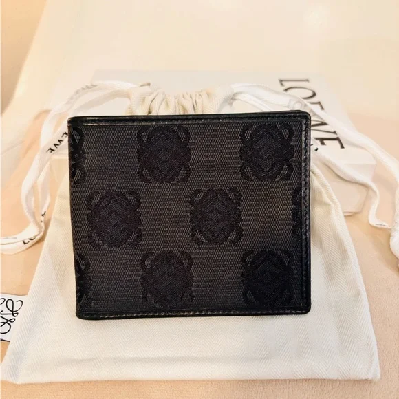 Loewe Men’s Black Anagram Bi-Fold Wallet NEW FULL INCLUSION