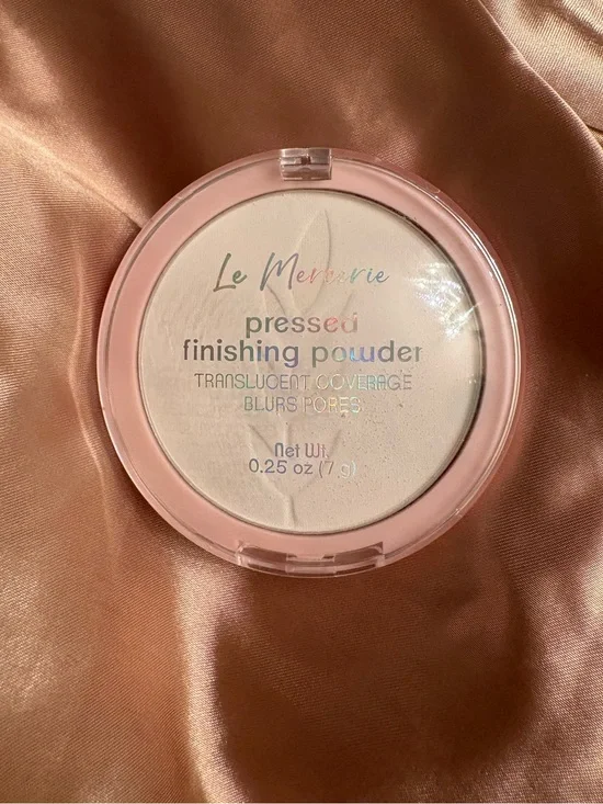 Le Mercerie Pressed Finishing Powder - Translucent Coverage - New Sealed