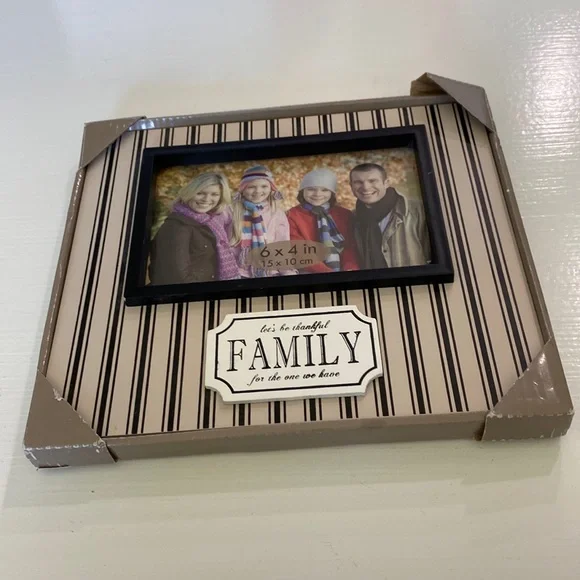 Family 6 x 4” Farmhouse Picture Frame!