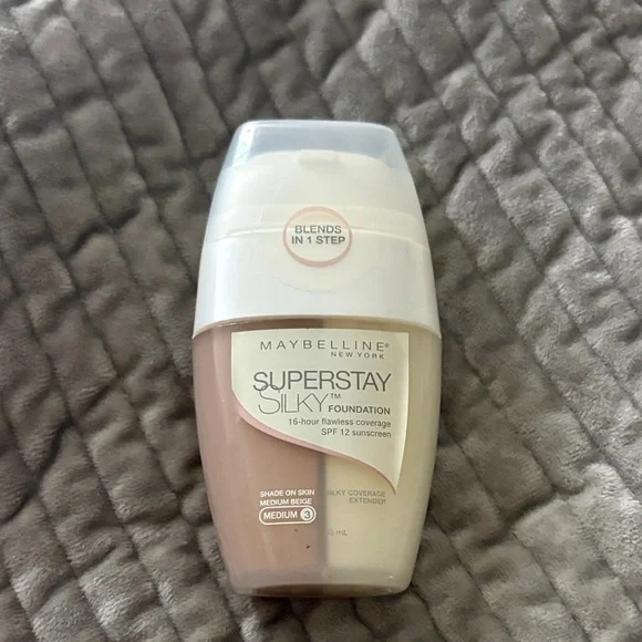 Maybelline SuperStay Silky Foundation - Medium Beige