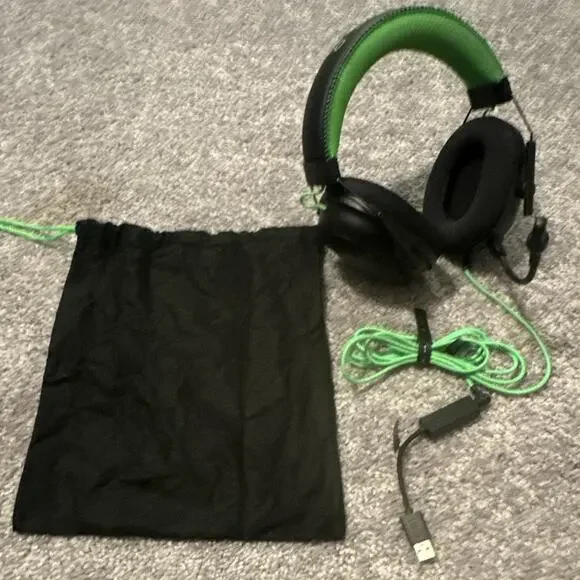 Razer BlackShark V2 SE Wired USB Over-Ear Headset Boom Mic Black/Green