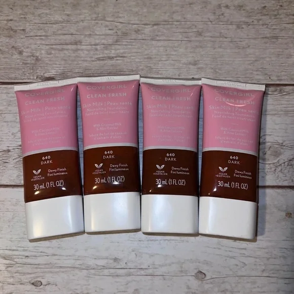 COVERGIRL Clean Fresh Skin Milk Foundation 640 Dark Lot