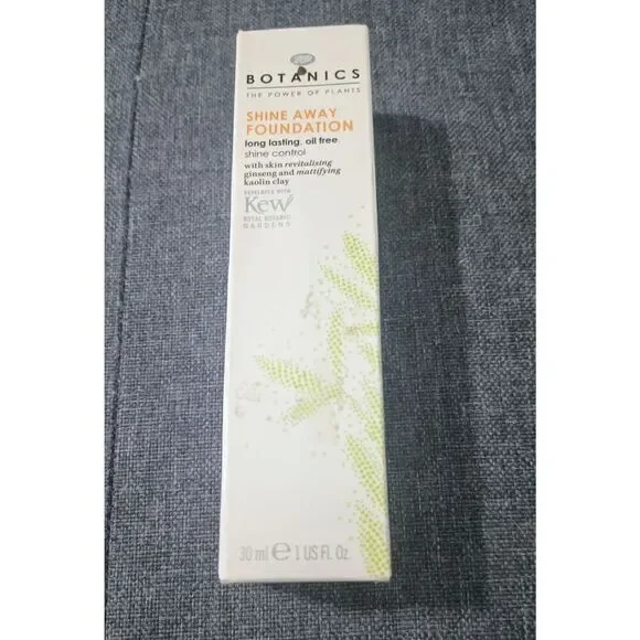 Botanics Age Defense Foundation - Shine Away. 020 Cumin. Oil Free