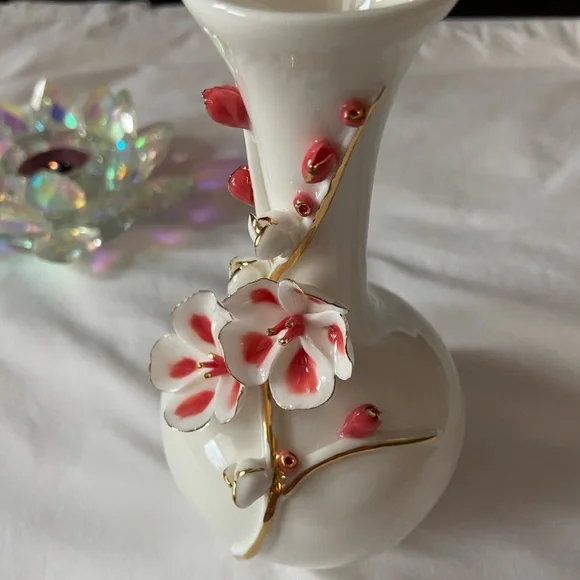 🌷NWT Delicate,Simple Beautiful,Small Bud Vase,Great 4 Flowers,Gift,Collectible🌸