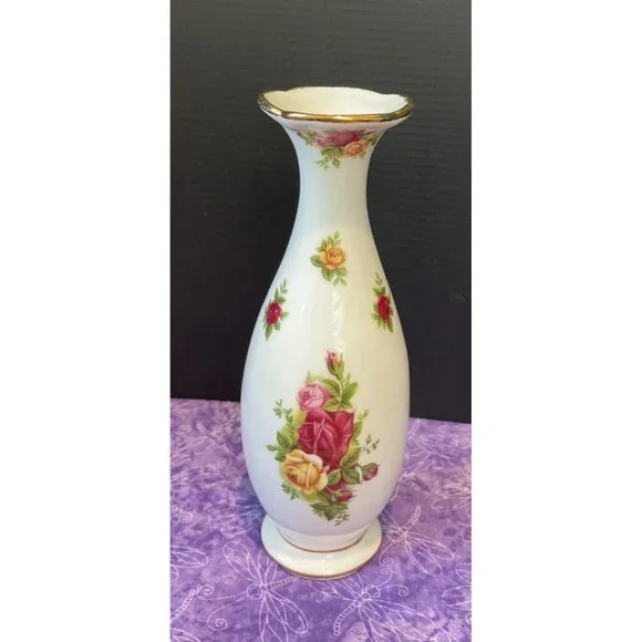 Royal Albert Bone China Old Country‎ Roses 7.5 Inches Bud Vase England 1962