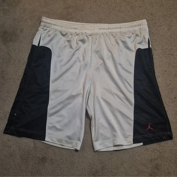 Jordan Basketball Shorts Men's Size XL White Black Athletic Mesh