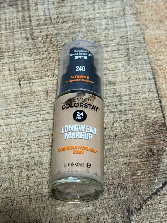 Revlon ColorStay Liquid Foundation Makeup Matte Finish Combination/Oily Skin 240