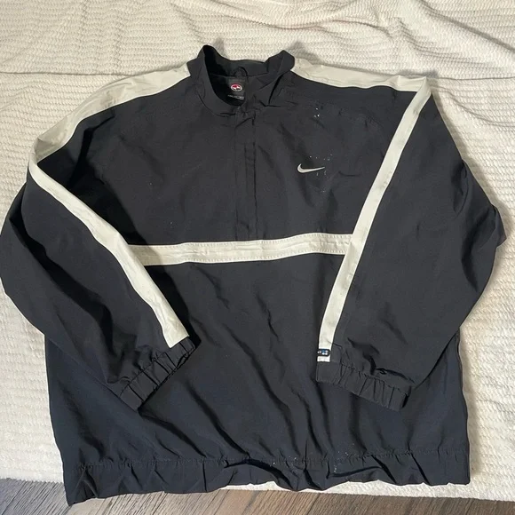 Nike vintage 90s Nike Tiger Woods black and white half-zip windbreaker.